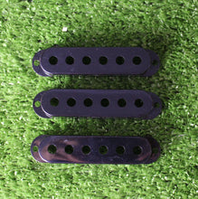 Load image into Gallery viewer, Black Strat Accessory Kit Knobs Covers Tips Back Plate For USA Fender S2
