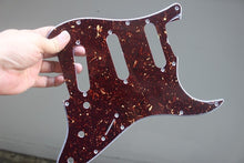 Load image into Gallery viewer, Standard Pickguard For 62 Strat For Fender - Dark Brown Tortoise Shell