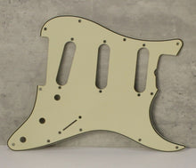 Load image into Gallery viewer, Aged 59 - 62 Pickguard For Fender Strat Wide Bevel Light Relic - Vintage Cream