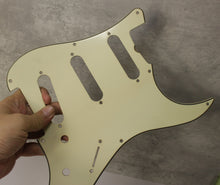 Load image into Gallery viewer, Aged 57 59 Pickguard For Fender Strat Wide Bevel - Vintage Cream