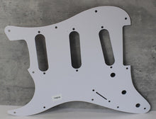 Load image into Gallery viewer, Standard Pickguard For 62 Strat For Fender - Reddish Brown Tortoise Shell