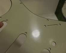 Load image into Gallery viewer, Aged 59 - 62 Pickguard For Fender Strat Wide Bevel Light Relic - Vintage Cream