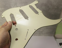 Load image into Gallery viewer, Aged 57, 59 Pickguard For Fender Strat Wide Bevel Light Relic - Vintage Cream