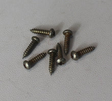 Load image into Gallery viewer, Aged Kluson Tuners For Fender Stratocaster Single Line - Nickel