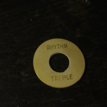 Load image into Gallery viewer, Wizz Pickups Aged 59 Les Paul Cream Toggle Plate. W08