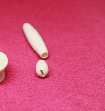 Load image into Gallery viewer, 1954 Fender Stratocaster Polystyrene Bakelite Knobs Set C
