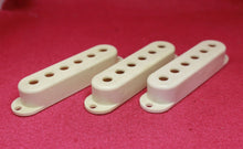 Load image into Gallery viewer, 1954 Fender Stratocaster Polystyrene Bakelite Pickup Covers Set