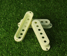 Load image into Gallery viewer, Mint Green Strat Accessory Kit Knobs Covers Tips Back Plate For USA Fender S3

