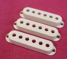 Load image into Gallery viewer, Aged Relic Parchment White Knobs Covers Back Plate Accessory Kit For USA Fender
