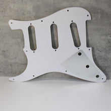 Load image into Gallery viewer, Standard Pickguard For 62 Strat For USA Mex Fender  - Yellow Pearloid
