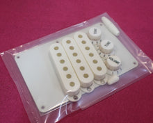 Load image into Gallery viewer, Aged Relic Parchment White Knobs Covers Back Plate Accessory Kit For USA Fender
