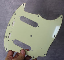 Load image into Gallery viewer, Mustang Pickguard For Vintage 60s USA Fender  - Mint Green
