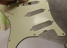 Load image into Gallery viewer, Aged 64 65 Pickguard For Fender Strat Wide Bevel - Vintage Cream
