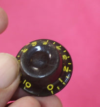 Load image into Gallery viewer, Montreux Guitars Set of 2 Black Bell Top Hat Knobs for Les Paul Junior  Aged
