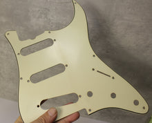 Load image into Gallery viewer, Aged 57 59 Pickguard For Fender Strat Wide Bevel - Vintage Cream
