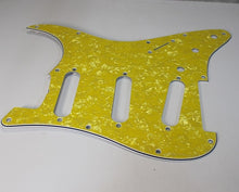 Load image into Gallery viewer, Standard Pickguard For 62 Strat For USA Mex Fender  - Yellow Pearloid
