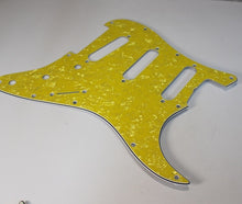 Load image into Gallery viewer, Standard Pickguard For 62 Strat For USA Mex Fender  - Yellow Pearloid
