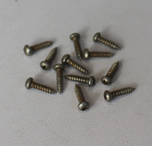 Load image into Gallery viewer, Aged Kluson Tuners For Gibson Les Paul Single Line - Nickel
