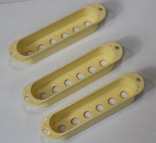 Load image into Gallery viewer, Aged Pickup Covers Set For Stratocaster - Ivory
