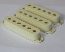 Load image into Gallery viewer, Aged Fender 60s Reissue Nylon Pickup Covers Set For Stratocaster - Aged White
