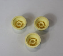 Load image into Gallery viewer, NOS Aged Knobs For USA Stratocaster - Vintage Yellow w/Green Font
