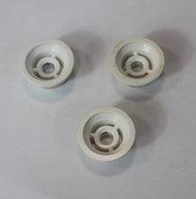 Load image into Gallery viewer, Aged Bakelite Style Knob Set For Fender Stratocaster - White w/Green Font
