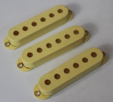 Load image into Gallery viewer, Aged Pickup Covers Set For Stratocaster - Cream
