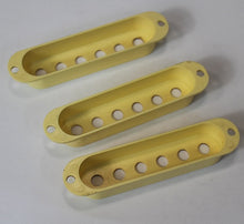 Load image into Gallery viewer, Aged Pickup Covers Set For Stratocaster - Cream
