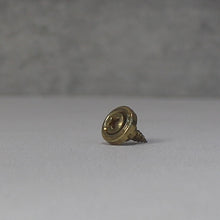 Load image into Gallery viewer, Aged Round String Tree Retainer For 50&#39;s Strat - Gold
