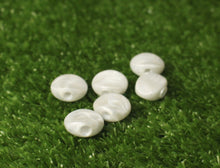 Load image into Gallery viewer, Gotoh TMBP Tuning Machine Plastic Oval Buttons Small White Pearl (6)
