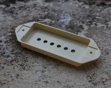 Load image into Gallery viewer, Montreux Guitars Vintage Cream Dog Ear P90 Pickup Cover 50mm (2)
