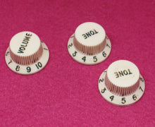 Load image into Gallery viewer, Original Fender Aged Knobs - Parchment W/ Green Font
