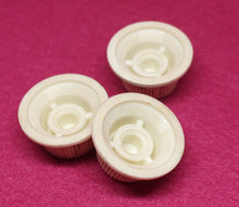 Load image into Gallery viewer, Original Fender Aged Knobs - Parchment W/ Green Font
