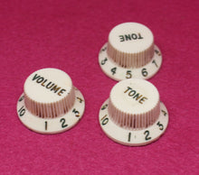 Load image into Gallery viewer, Original Fender Aged Knobs - Parchment W/ Green Font
