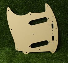 Load image into Gallery viewer, Mustang Pickguard For Vintage 60s USA Fender  - Aged Cream Pearloid
