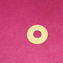 Load image into Gallery viewer, Aged Montreux Guitars 59 Les Paul Cream Toggle Plate. M02
