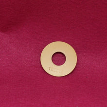 Load image into Gallery viewer, Aged Montreux Guitars 59 Les Paul Cream Toggle Plate. M02
