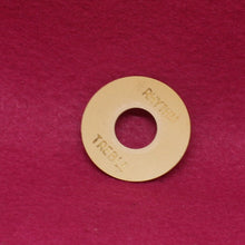 Load image into Gallery viewer, Aged Montreux Guitars 59 Les Paul Cream Toggle Plate. M09
