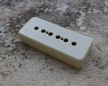 Load image into Gallery viewer, Montreux Guitars Vintage Cream Soapbar P90 Pickup Cover 50mm (2)
