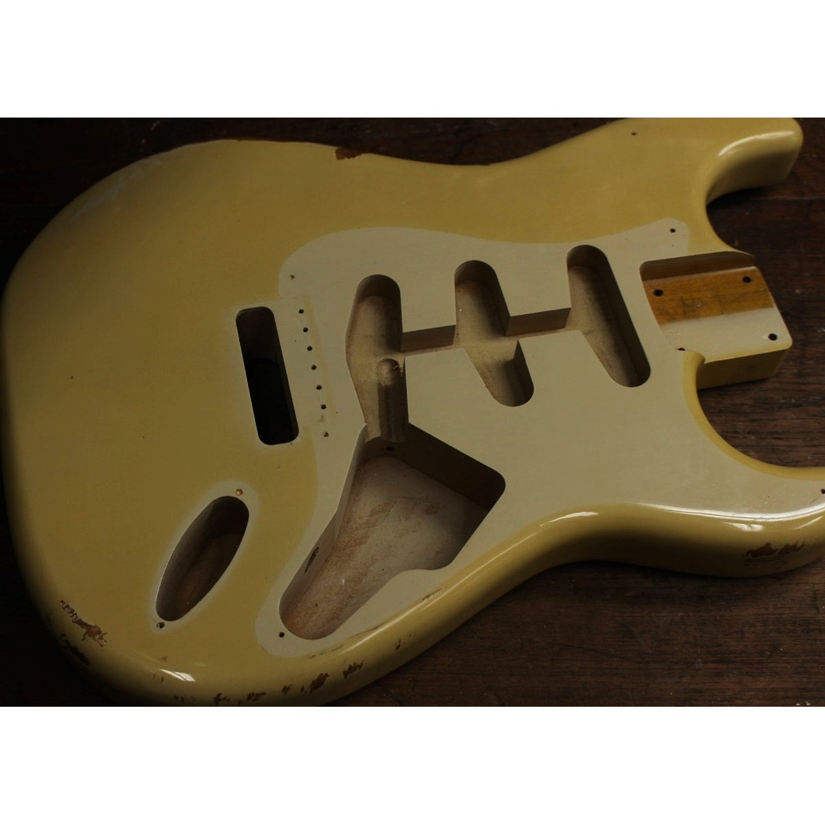 BDAG-010 - Aged 60s Stratocaster Body - Olympic White – guitarparts.sg